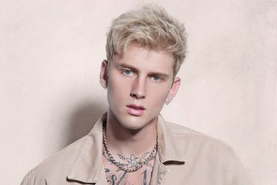 Portrait photo of the artist Machine Gun Kelly