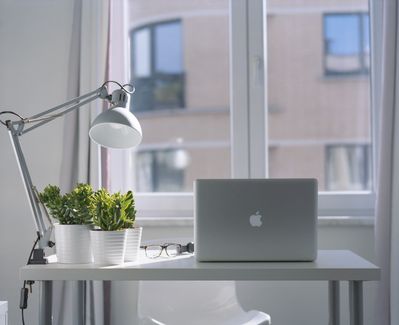 silver-macbook-air-and-goose-neck-lamp-939331.jpg